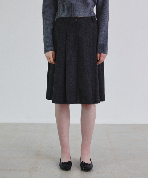 STEP AROUND（ステップアラウンド）の「Pleats wool mid skirt_CHARCOAL（スカート・レディース・その他・SMALL/MEDIUM）」の2枚目の写真