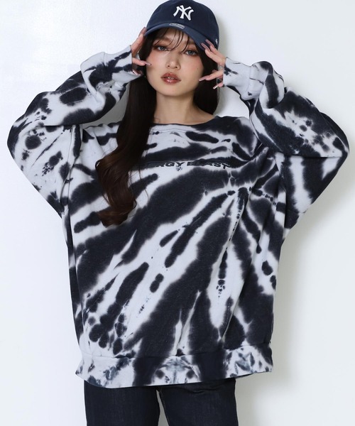 ANAP(アナップ)の「オーバーサイズ タイダイ クルーネック 裏起毛 スウェット(スウェット・レディース・ブラウン/グレー/ブラック・F)」の4枚目の写真