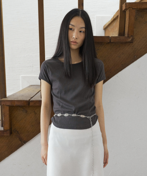 FROMWHERE(フロムウェア)の「CURVED SLIM T-SHIRT CHARCOAL(Tシャツ/カットソー・レディース・チャコール・FREE)」の1枚目の写真