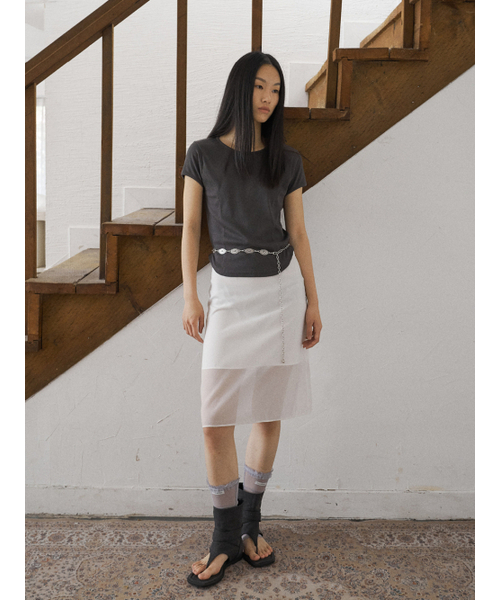 FROMWHERE(フロムウェア)の「CURVED SLIM T-SHIRT CHARCOAL(Tシャツ/カットソー・レディース・チャコール・FREE)」の2枚目の写真