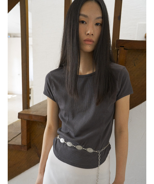 FROMWHERE(フロムウェア)の「CURVED SLIM T-SHIRT CHARCOAL(Tシャツ/カットソー・レディース・チャコール・FREE)」の3枚目の写真