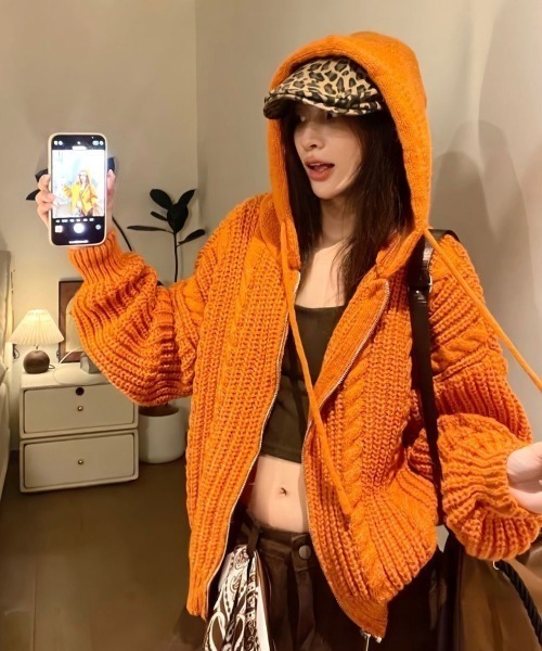ざっくり編みオレンジフーディーカーデ（ニット/セーター）｜FreeZone