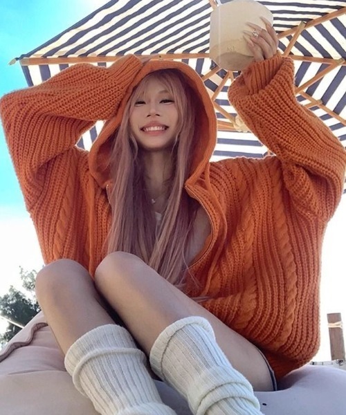 ざっくり編みオレンジフーディーカーデ（ニット/セーター）｜FreeZone