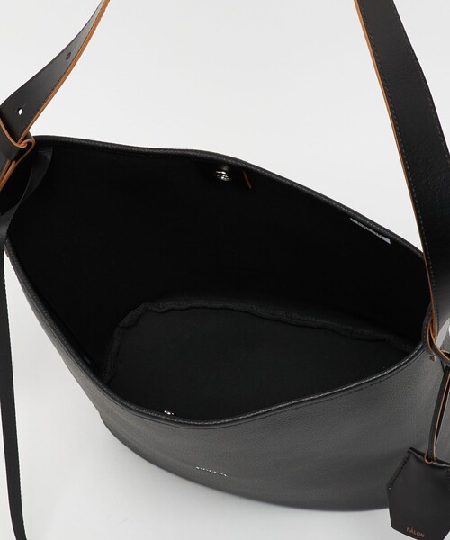 hALON（アーロン）の「＜hALON＞レザー バケットバッグM（トートバッグ・メンズ・ブラック・FREE）」の7枚目の写真