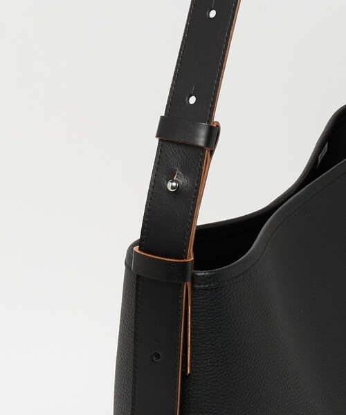 hALON（アーロン）の「＜hALON＞レザー バケットバッグM（トートバッグ・メンズ・ブラック・FREE）」の9枚目の写真
