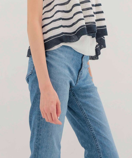 YANUK（ヤヌーク）の「YANUK / Bootcut Foggy Light Blue(ブーツカットデニム 57153341)（デニムパンツ・レディース・ブルー・23/25/24）」の5枚目の写真