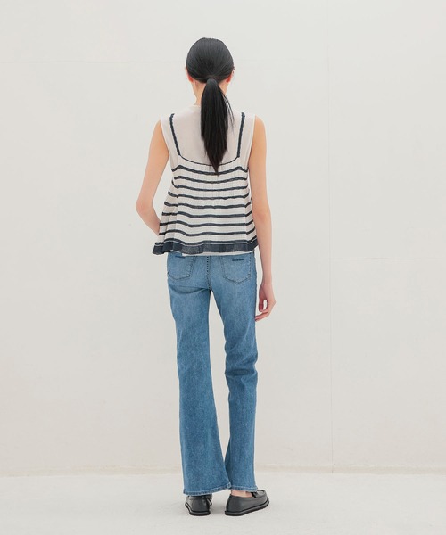 YANUK（ヤヌーク）の「YANUK / Bootcut Foggy Light Blue(ブーツカットデニム 57153341)（デニムパンツ・レディース・ブルー・23/25/24）」の9枚目の写真