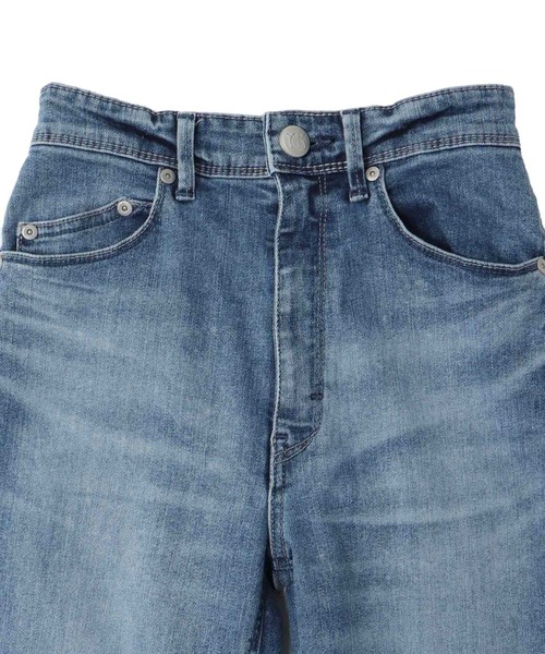YANUK（ヤヌーク）の「YANUK / Bootcut Foggy Light Blue(ブーツカットデニム 57153341)（デニムパンツ・レディース・ブルー・23/25/24）」の10枚目の写真
