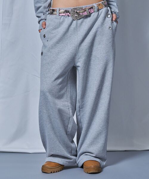 SEQUENZ(シークエンズ)の「※WEB限定 / セットアップ対応 / レディースラインストーンスウェットパンツ / sqnz rhinestone & eyelet sweat pants(その他パンツ・レディース・グレー/ダークネイビー/ライトピンク/ブラック・LARGE/MEDIUM/SMALL)」の3枚目の写真