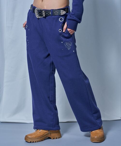 SEQUENZ(シークエンズ)の「※WEB限定 / セットアップ対応 / レディースラインストーンスウェットパンツ / sqnz rhinestone & eyelet sweat pants(その他パンツ・レディース・グレー/ダークネイビー/ライトピンク/ブラック・LARGE/MEDIUM/SMALL)」の4枚目の写真