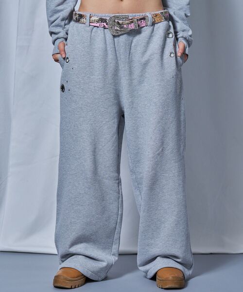 SEQUENZ(シークエンズ)の「※WEB限定 / セットアップ対応 / レディースラインストーンスウェットパンツ / sqnz rhinestone & eyelet sweat pants(その他パンツ・レディース・グレー/ダークネイビー/ライトピンク/ブラック・LARGE/MEDIUM/SMALL)」の17枚目の写真
