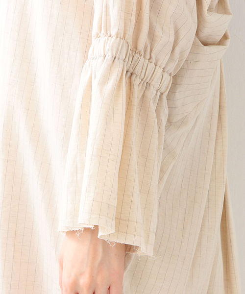 Ray BEAMS（レイビームス）の「RBS / バック ツイスト ロングワンピース（ワンピース・レディース・ブラック/ベージュ・ONE SIZE）」の13枚目の写真