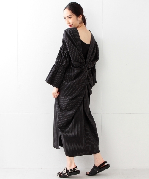 Ray BEAMS（レイビームス）の「RBS / バック ツイスト ロングワンピース（ワンピース・レディース・ブラック/ベージュ・ONE SIZE）」の16枚目の写真