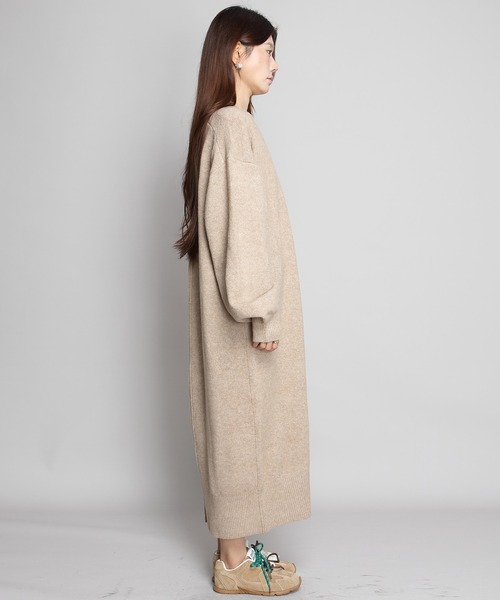 by LEGNA（バイレグナ）の「Vネックルーズニットワンピース