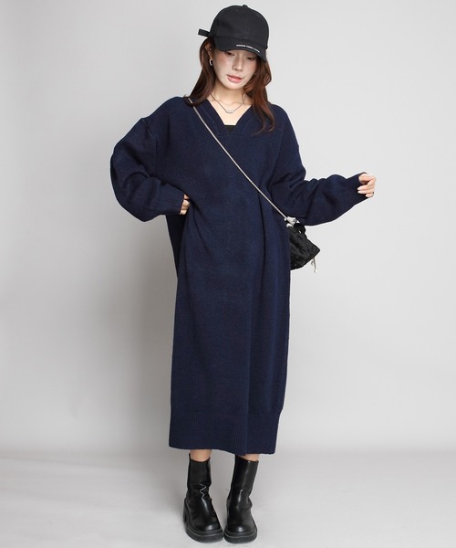 by LEGNA（バイレグナ）の「Vネックルーズニットワンピース（ワンピース・レディース・ブルー/グレー/ブラック/ブラウン/ベージュ・FREE）」の20枚目の写真