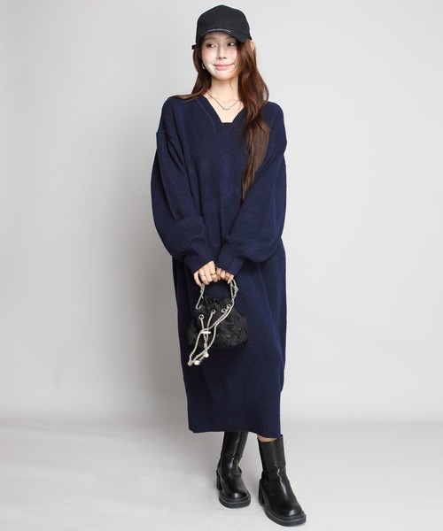 by LEGNA（バイレグナ）の「Vネックルーズニットワンピース（ワンピース・レディース・ブルー/グレー/ブラック/ブラウン/ベージュ・FREE）」の22枚目の写真