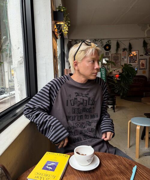 MEA（メア）の「LETTERING STRIPED RAGLAN TOP [DARK GREY]（Tシャツ/カットソー・レディース・その他・2/3）」の4枚目の写真