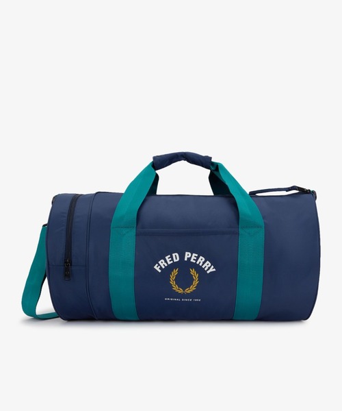 FRED PERRY（フレッドペリー）の「Sport Nylon Large Barrel Bag／スポーツナイロンラージバレルバッグ（ドラムバッグ・メンズ・ダークブルー・ONE SIZE）」の4枚目の写真