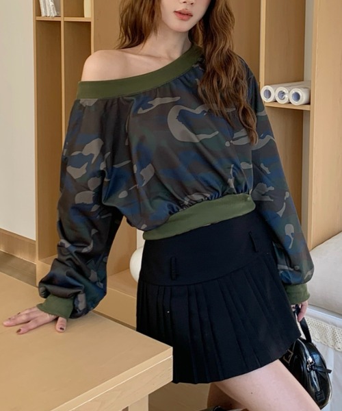 ViViDAY(ビビデー)の「ワンショルダー薄手スウェットトップス(スウェット・レディース・カーキ/ブラウン・M)」の7枚目の写真