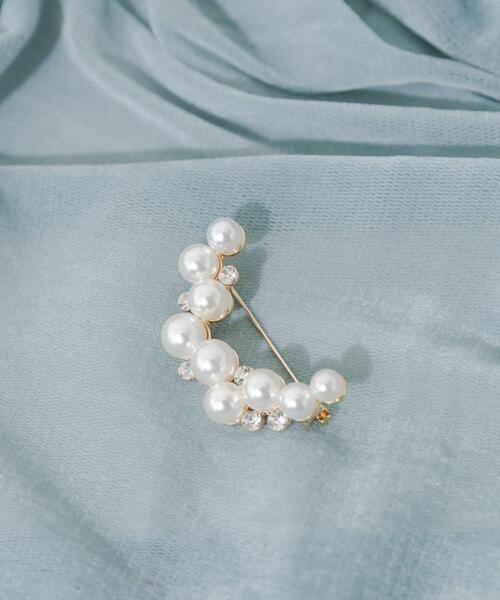 SMELLY（スメリー）の「ランダムパールビジューブローチ（ブローチ/コサージュ・レディース・ホワイト系その他・-）」の2枚目の写真
