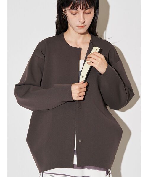 ELENDEEK(エレンディーク)の「コクーンフォルムカーディガン(カーディガン/ボレロ・レディース・ブラック/ブラウン/ピンク/ミント/オフホワイト・FREE)」の6枚目の写真