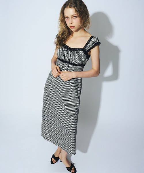 DEICY(デイシー)の「レースドッキングギャザーワンピース(ワンピース・レディース・ブラウン/ブラック・1/0)」の3枚目の写真