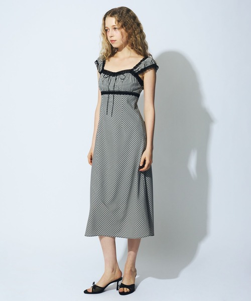 DEICY(デイシー)の「レースドッキングギャザーワンピース(ワンピース・レディース・ブラウン/ブラック・1/0)」の4枚目の写真