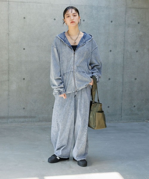 PBLIM（ページボーイリム）の「《UNISEX/まるでデニム見え！/紫外線カット/ストレッチ》マルデニイージーワイドパンツ（デニムパンツ・レディース・ブラック/ブルー・LARGE/MEDIUM）」の19枚目の写真