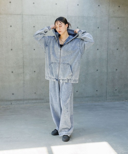 PBLIM（ページボーイリム）の「《UNISEX/まるでデニム見え！/紫外線カット/ストレッチ》マルデニイージーワイドパンツ（デニムパンツ・レディース・ブラック/ブルー・LARGE/MEDIUM）」の18枚目の写真