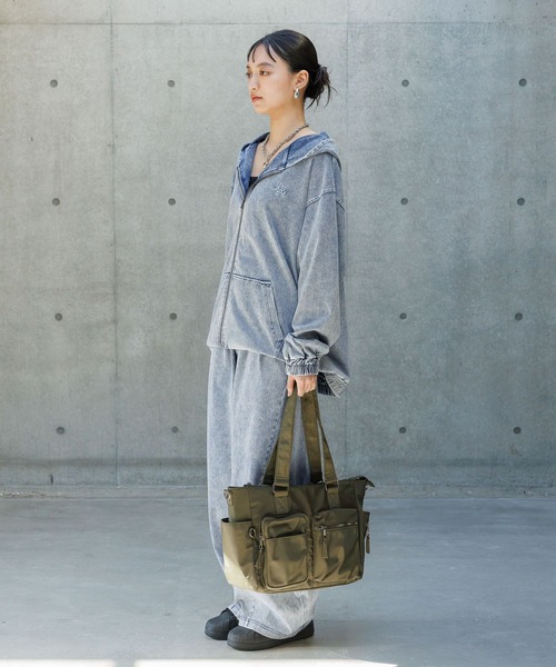 PBLIM（ページボーイリム）の「《UNISEX/まるでデニム見え！/紫外線カット/ストレッチ》マルデニイージーワイドパンツ（デニムパンツ・レディース・ブラック/ブルー・LARGE/MEDIUM）」の17枚目の写真