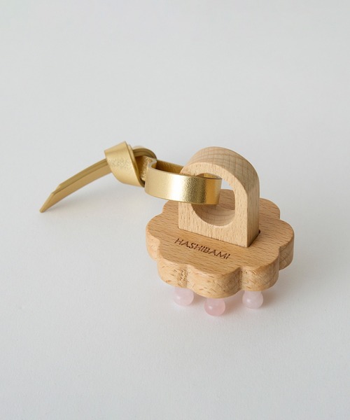 HASHIBAMI（ハシバミ）の「【HASHIBAMI】天然石 フラワー カッサチャーム（キーホルダー・レディース・ピンク/ホワイト・FREE）」の15枚目の写真