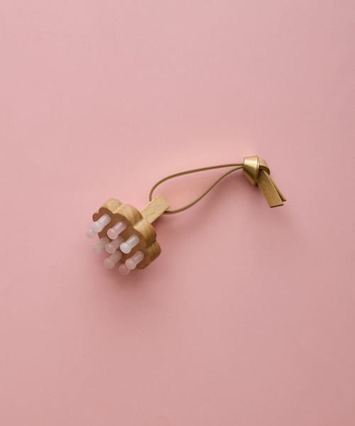 HASHIBAMI（ハシバミ）の「【HASHIBAMI】天然石 フラワー カッサチャーム（キーホルダー・レディース・ピンク/ホワイト・FREE）」の5枚目の写真