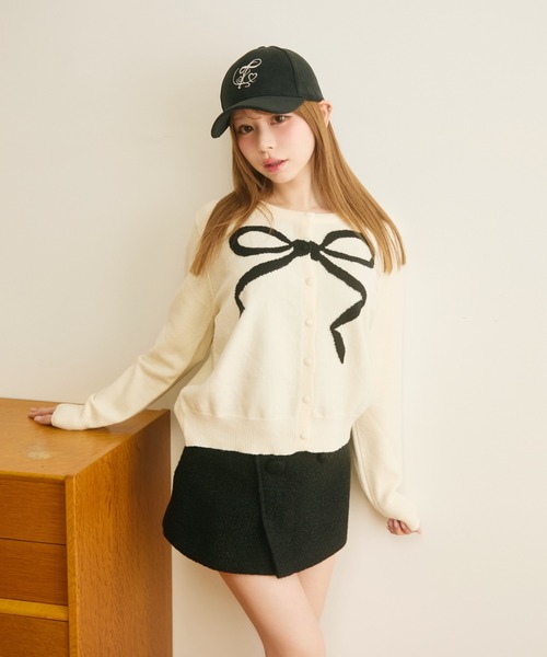 TITTY&CO.（ティティーアンドコー）の「リボンニットカーディガン（カーディガン/ボレロ・レディース・グレー/ピンクベージュ/アイボリー/ピンク・FREE）」の2枚目の写真