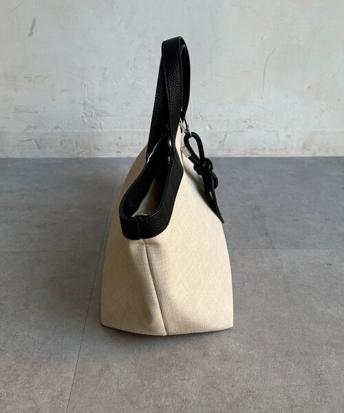 DouDou（ドゥドゥ）の「ハートチャーム付トートバッグ（ショルダーバッグ・レディース・オフホワイト/ブラック・FREE）」の8枚目の写真