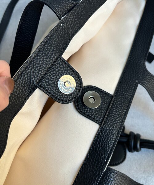 DouDou（ドゥドゥ）の「ハートチャーム付トートバッグ（ショルダーバッグ・レディース・オフホワイト/ブラック・FREE）」の14枚目の写真