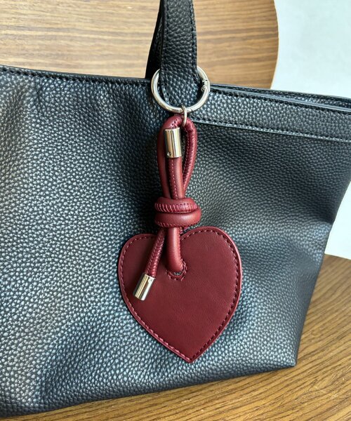 DouDou（ドゥドゥ）の「ハートチャーム付トートバッグ（ショルダーバッグ・レディース・オフホワイト/ブラック・FREE）」の20枚目の写真