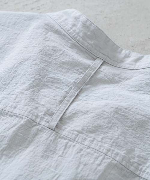 quadro（クオドロ）の「コットン裾ダーツプルオーバーシャツ（シャツ/ブラウス・メンズ・ブラック/ライトグレー/ホワイト・LARGE/MEDIUM）」の11枚目の写真