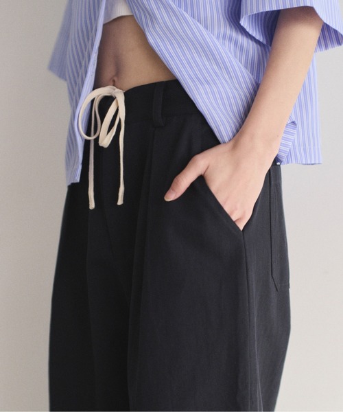 SOYEN（ソイエン）の「ロールアップパイピングワイドパンツ（その他パンツ・レディース・ベージュ/ネイビー・F）」の13枚目の写真