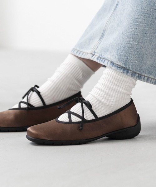 menue(メヌエ)の「スクエアトゥ サテン バレエスニーカー(スニーカー・レディース・ブラック/ダークブラウン・24.0cm/23.5cm/23.0cm/22.5cm/24.5cm)」の4枚目の写真