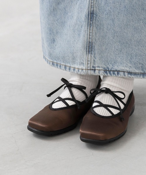 menue(メヌエ)の「スクエアトゥ サテン バレエスニーカー(スニーカー・レディース・ブラック/ダークブラウン・24.0cm/23.5cm/23.0cm/22.5cm/24.5cm)」の5枚目の写真