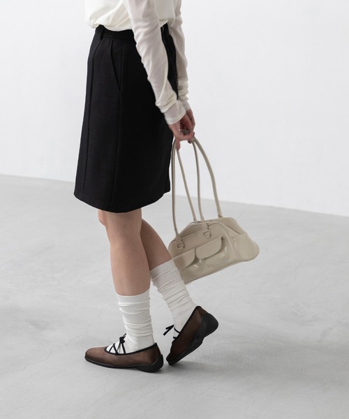 menue(メヌエ)の「スクエアトゥ サテン バレエスニーカー(スニーカー・レディース・ブラック/ダークブラウン・24.0cm/23.5cm/23.0cm/22.5cm/24.5cm)」の22枚目の写真