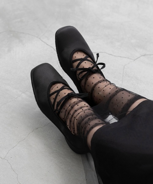 menue(メヌエ)の「スクエアトゥ サテン バレエスニーカー(スニーカー・レディース・ブラック/ダークブラウン・24.0cm/23.5cm/23.0cm/22.5cm/24.5cm)」の14枚目の写真