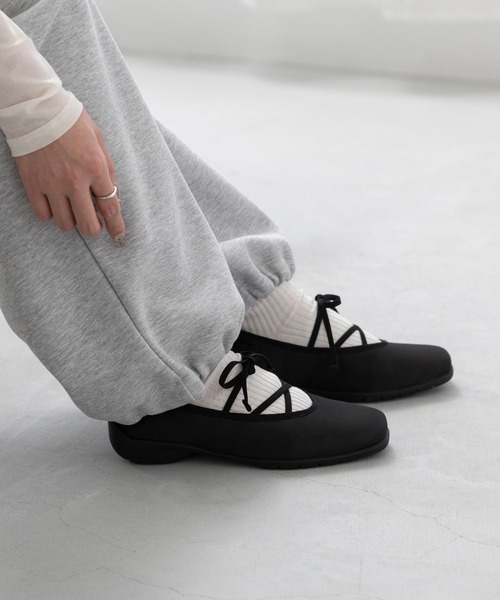 menue(メヌエ)の「スクエアトゥ サテン バレエスニーカー(スニーカー・レディース・ブラック/ダークブラウン・24.0cm/23.5cm/23.0cm/22.5cm/24.5cm)」の12枚目の写真