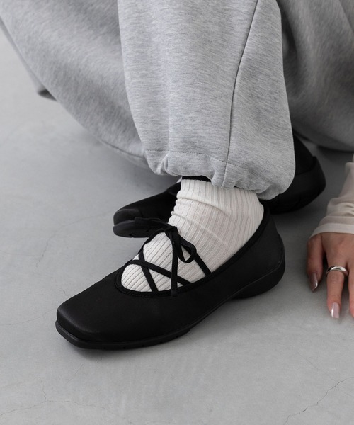 menue(メヌエ)の「スクエアトゥ サテン バレエスニーカー(スニーカー・レディース・ブラック/ダークブラウン・24.0cm/23.5cm/23.0cm/22.5cm/24.5cm)」の9枚目の写真