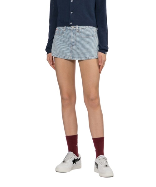 A BATHING APE（アベイシングエイプ）の「PU BADGE INDIGO STRIPE DENIM SKORT（スカート・レディース・インディゴブルー・SMALL/X-SMALL）」の3枚目の写真