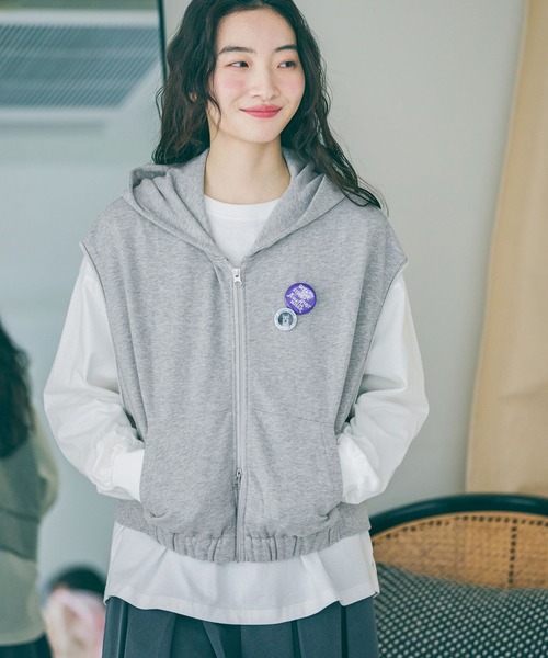 niko and...（ニコアンド）の「缶バッジダブルジップフードベスト（ベスト・レディース・ネイビー/グレー・LARGE/MEDIUM）」の5枚目の写真