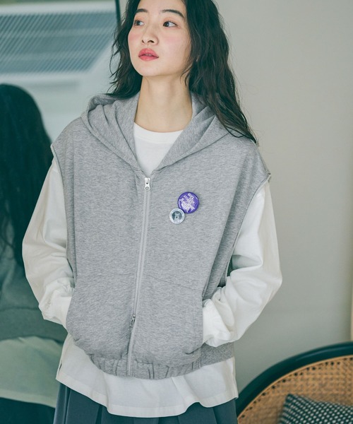 niko and...（ニコアンド）の「缶バッジダブルジップフードベスト（ベスト・レディース・ネイビー/グレー・LARGE/MEDIUM）」の6枚目の写真