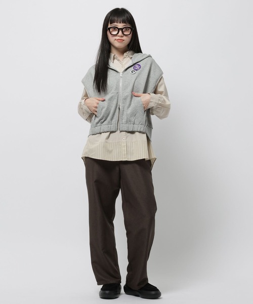 niko and...（ニコアンド）の「缶バッジダブルジップフードベスト（ベスト・レディース・ネイビー/グレー・LARGE/MEDIUM）」の11枚目の写真