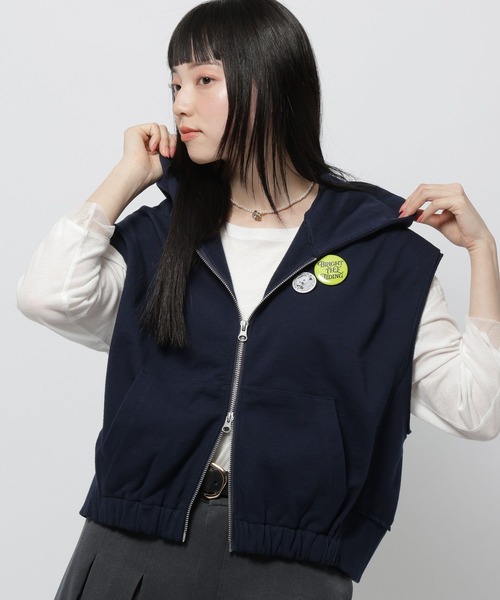 niko and...（ニコアンド）の「缶バッジダブルジップフードベスト（ベスト・レディース・ネイビー/グレー・LARGE/MEDIUM）」の17枚目の写真