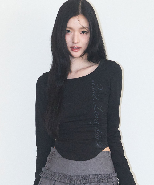 ILLIGO(イリゴ)の「レタリングスリムシャーリングロングスリーブブラック(Tシャツ/カットソー・レディース・その他・SMALL/MEDIUM)」の1枚目の写真